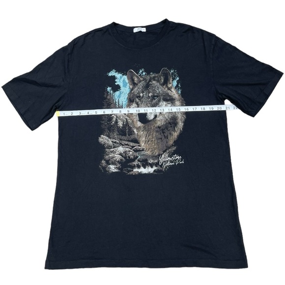 Yellow Stone Wolf Graphic Tee Shirt (M) - Picture 4 of 6